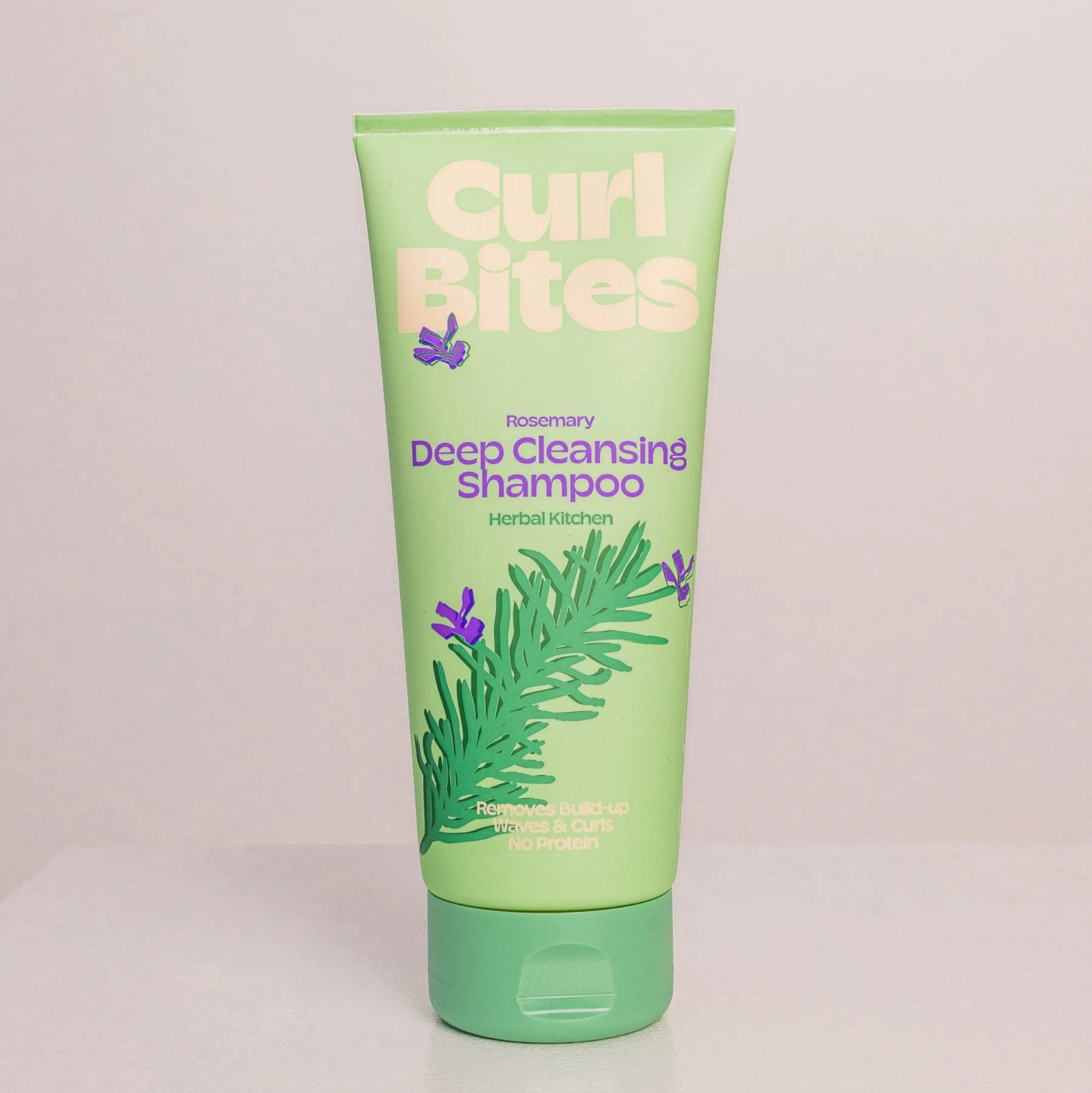 Curl Bites Deep Cleansing Shampoo 200ml op een vlakke ondergrond, perfect voor CG-methodes en geschikt voor het verwijderen van productopbouw.