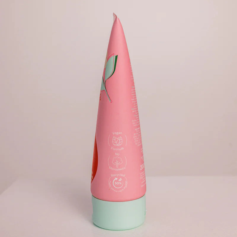 Zijkant van Curl Bites Volume & Hold Scrunching Gel 200ml toont vegan en gerecyclede verpakking, CG-vriendelijke stylinggel.