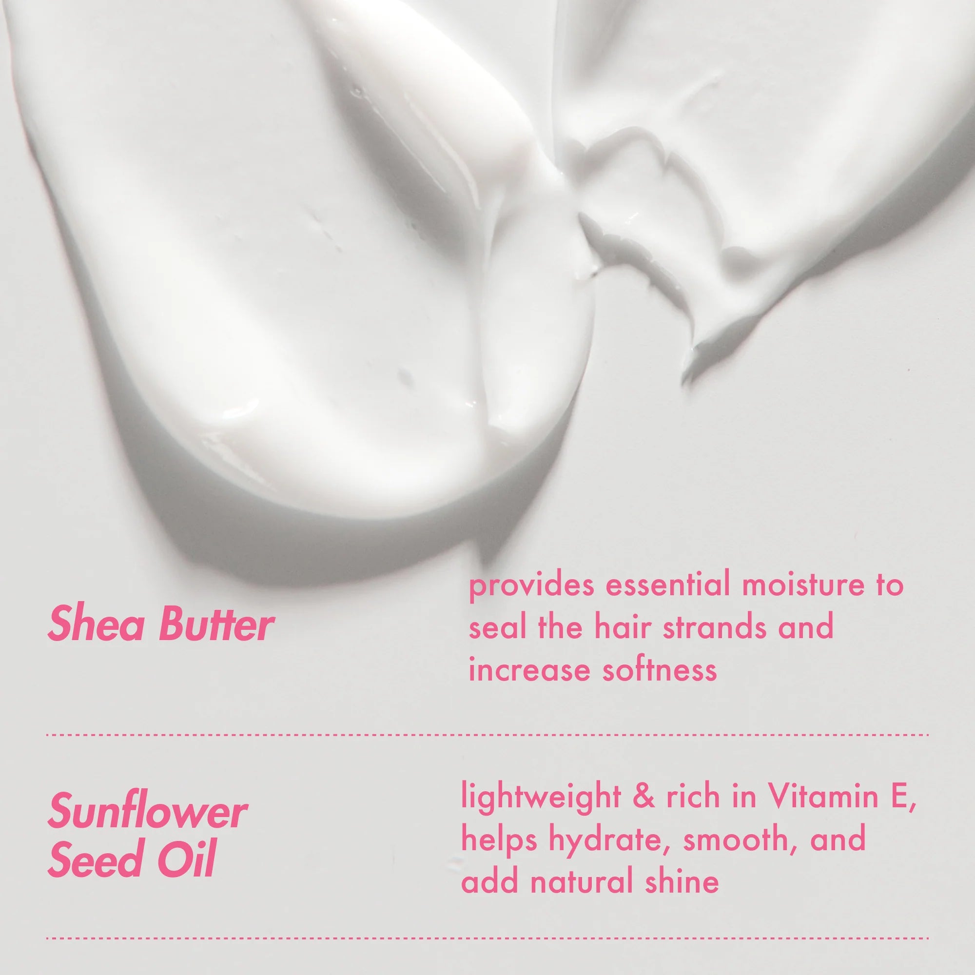 Close-up van de romige textuur van Umberto Giannini Curl Jelly Smoothie met sheaboter en zonnebloemolie voor zachte, gehydrateerde krullen.