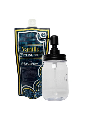 Ecoslay Vanilla Styling Whip styling gel in luxe navulverpakking met pompflacon, ideaal voor gedefinieerde krullen en verzorgde haarstyling.