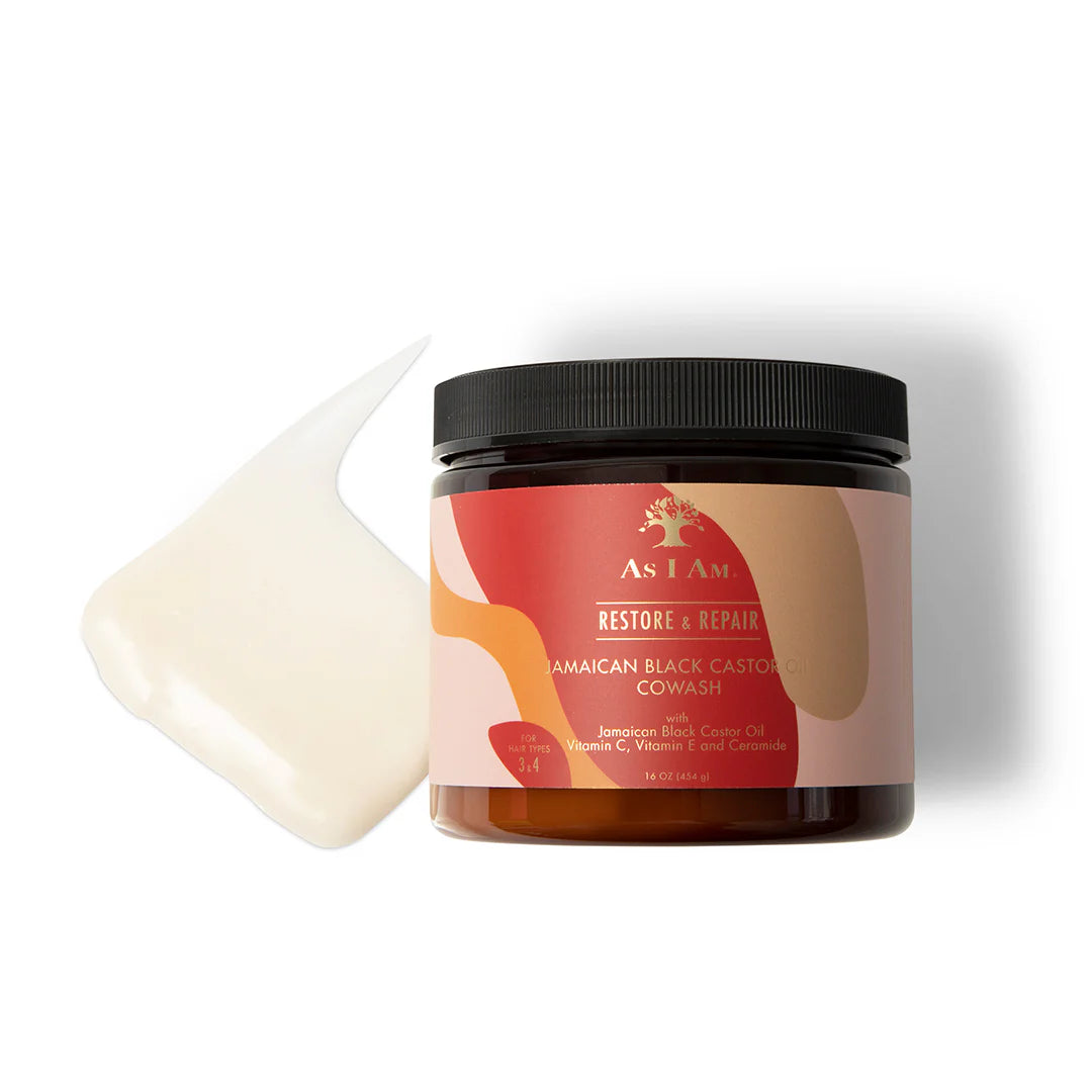 As i Am JBCO CoWash 454 gr met romige textuur zichtbaar naast de pot, ideaal voor reinigen en hydrateren van krullend haar