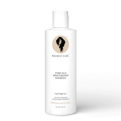 Bounce Curl Pure Silk Moisturizing Shampoo, 238 ml fles met minimalistisch wit design en gouden logo, ideaal voor krullend haar.
