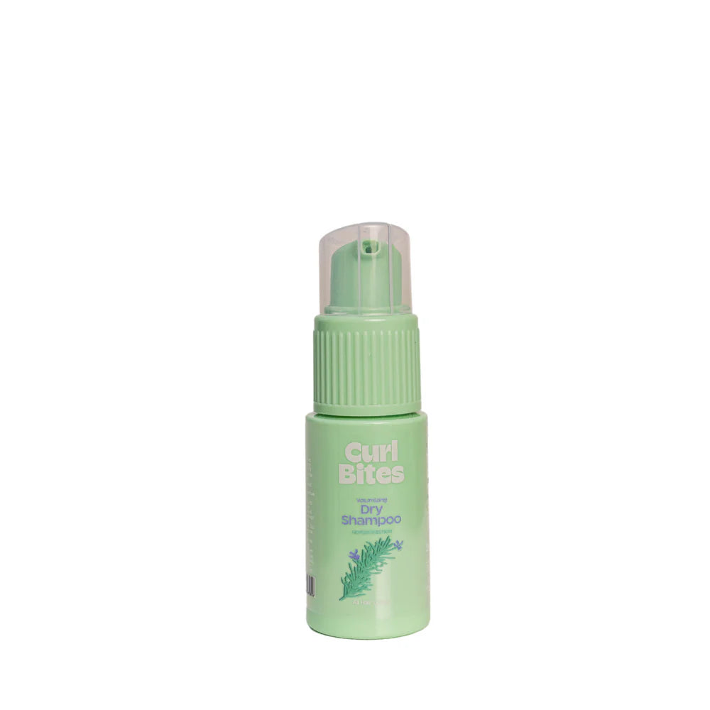 Curl Bites - Volumizing Dryshampoo - 20gr in een mintgroene sprayflacon, ideaal voor snelle haarverfrissing zonder water.