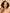 Model met krullend haar toont Giovanni Cosmetics Castor Oil leave-in conditioner -340ml, ideaal voor CG-haarverzorging en dagelijkse hydratatie.